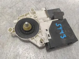 Foto de MOTOR ELEVALUNAS DELANTERO DERECHO AUDI A3 (8P1) 2.0 TDI (140 CV / 103 KW) referencia 8P0959802H foto 3