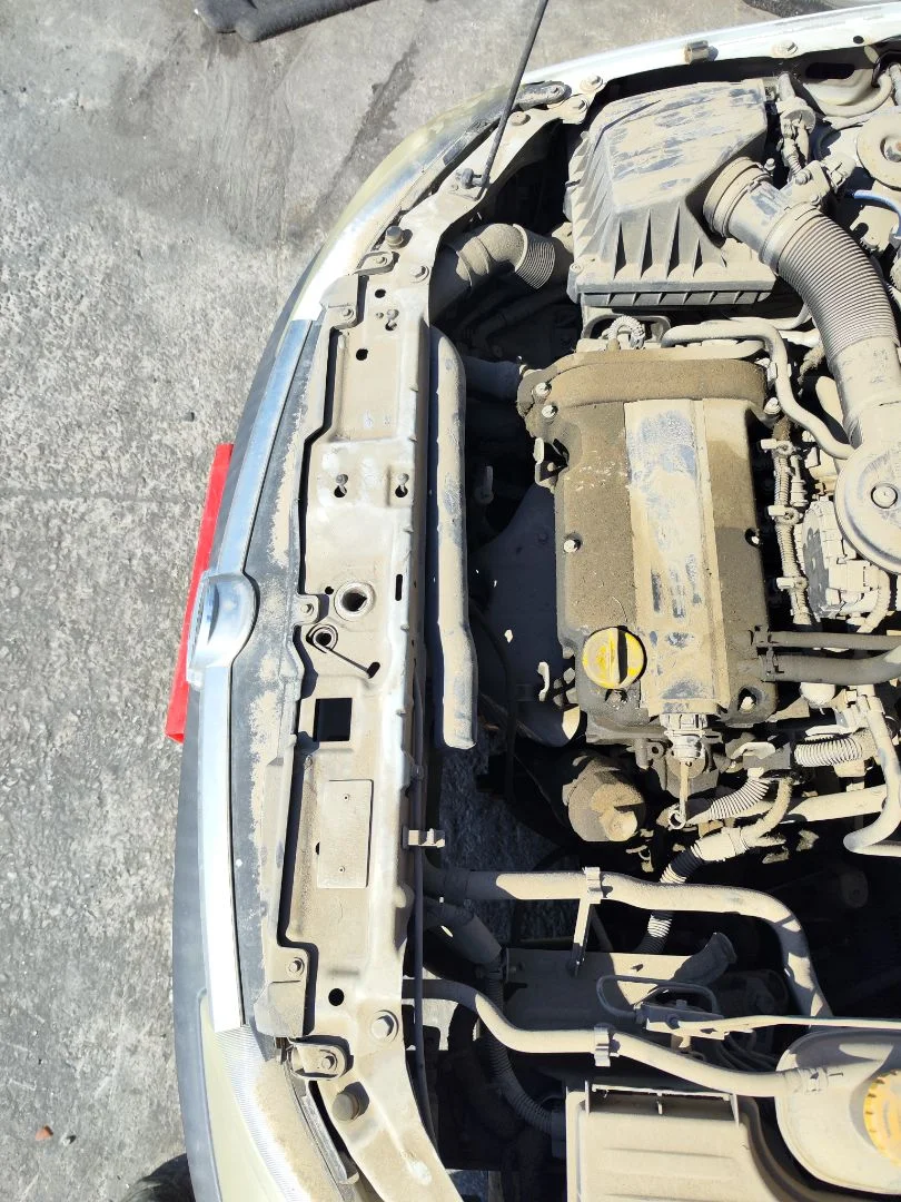 Foto de PANEL FRONTAL OPEL CORSA C 1.2 16V CAT (Z 12 XE / LW4) (75 CV / 55 KW)