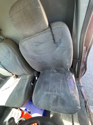 Foto de ASIENTO DELANTERO IZQUIERDO RENAULT TRAFIC II FURGÓN 2.5 dCi Diesel CAT (135 CV / 99 KW) foto 2