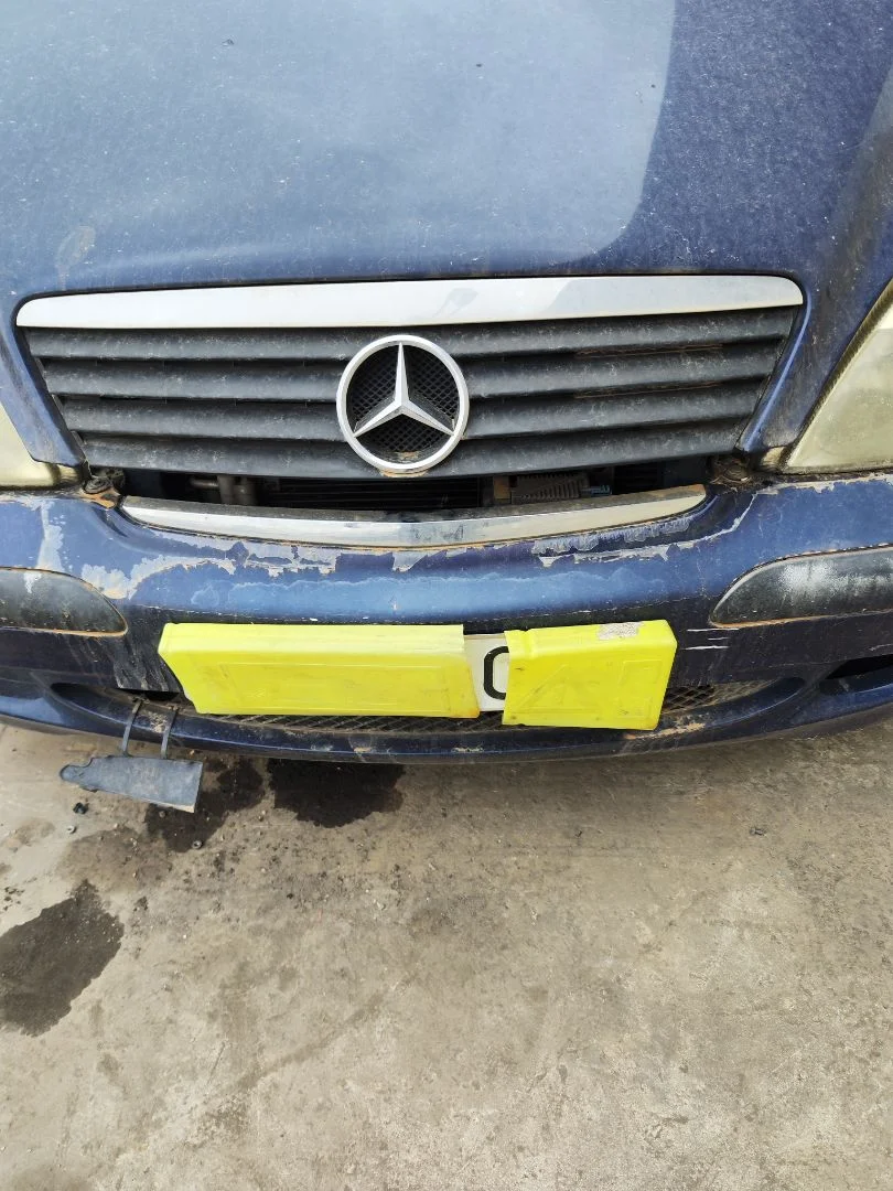 Foto de REJILLA DELANTERA MERCEDES-BENZ CLASE A (BM 168) 1.4 CAT (82 CV / 60 KW)