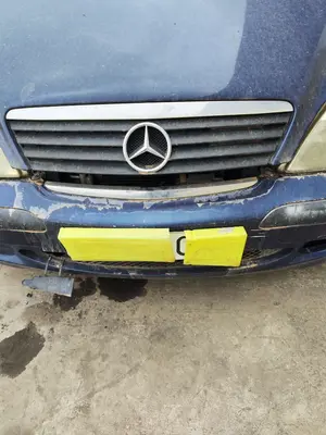 Foto de REJILLA DELANTERA MERCEDES-BENZ CLASE A (BM 168) 1.4 CAT (82 CV / 60 KW)