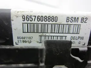 Foto de CAJA RELES / FUSIBLES PEUGEOT 206 + 1.1 (60 CV / 44 KW) referencia 9657608880 foto 4