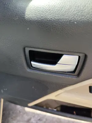 Foto de MANETA INTERIOR DELANTERA DERECHA FORD MONDEO BERLINA (GE) 2.0 TDCi CAT (131 CV / 96 KW) referencia 1352104
