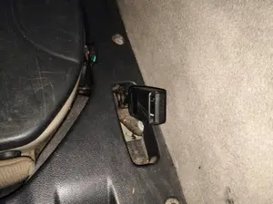 Foto de ENGANCHE CINTURON TRASERO IZQUIERDO RENAULT SCENIC II (JM)