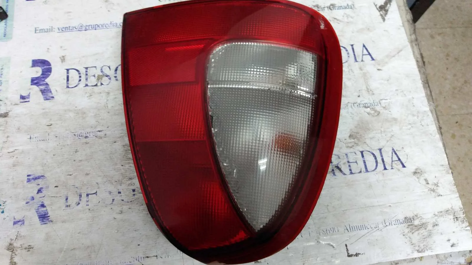 Foto de PILOTO TRASERO IZQUIERDO DAEWOO NUBIRA BERLINA 1.6 CAT (106 CV / 78 KW) referencia 96272127