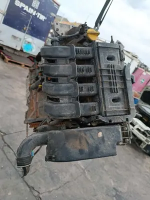 Foto de MOTOR COMPLETO RENAULT CLIO II FASE II (B/CB0) referencia D4F03 foto 7