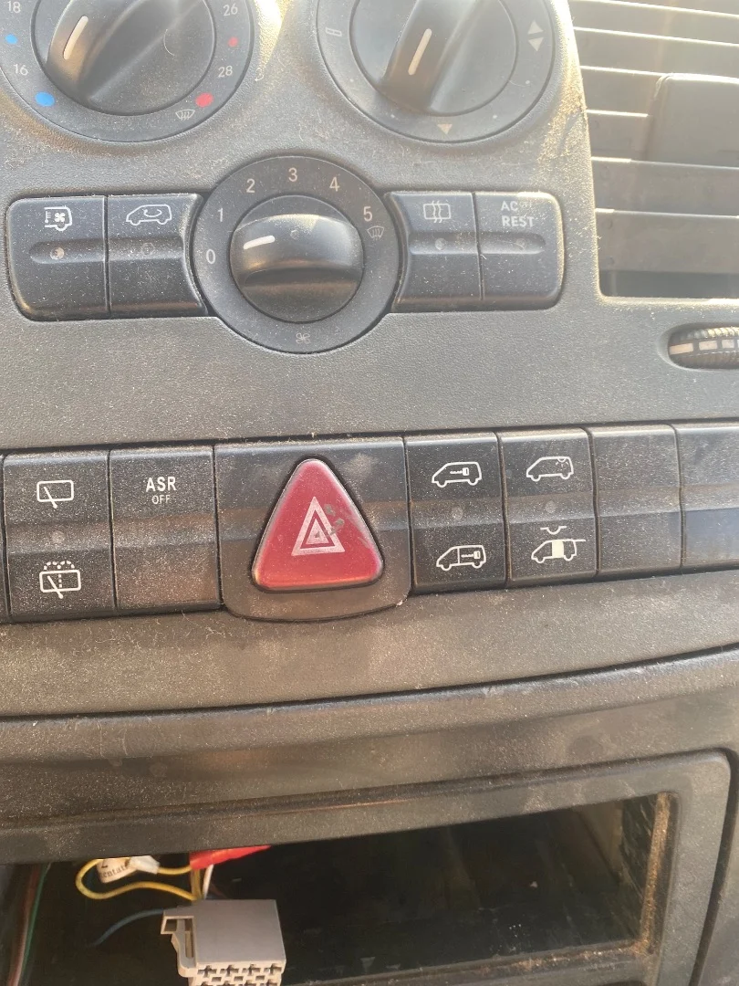Foto de WARNING MERCEDES-BENZ VITO FURGÓN (639) 2.1 CDI CAT (109 CV / 80 KW)
