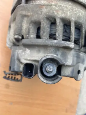 Foto de ALTERNADOR PEUGEOT EXPERT FURGÓN referencia 9810525380 foto 3