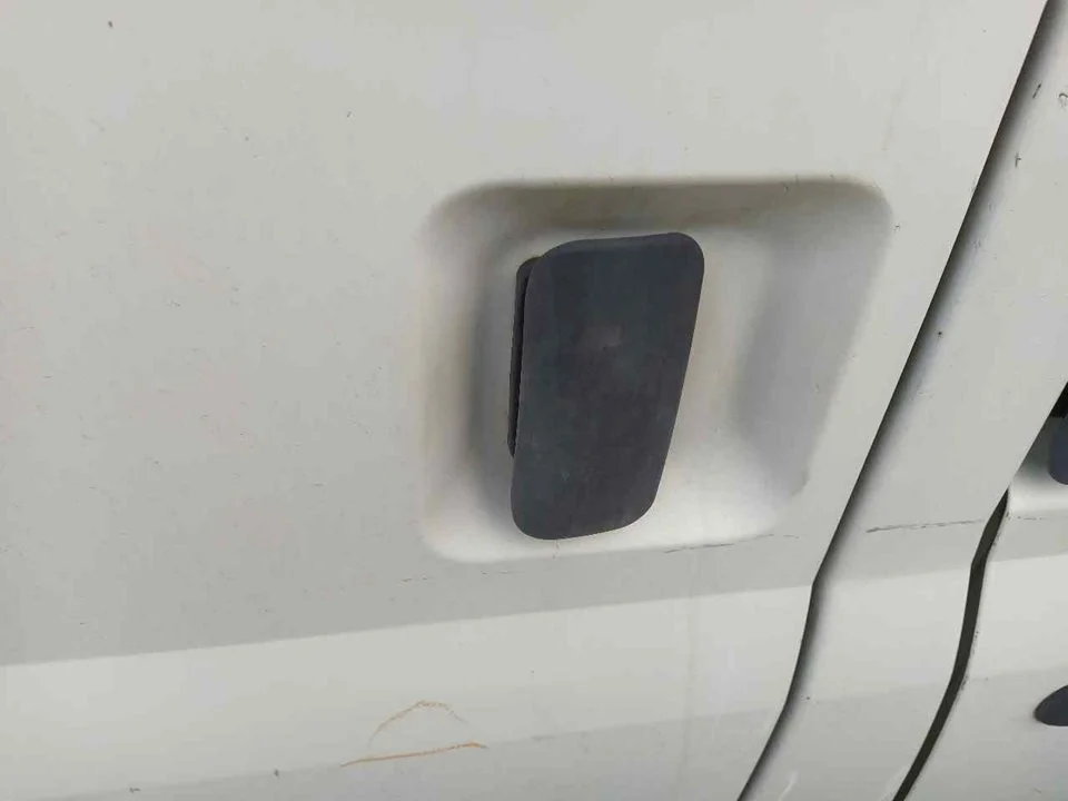 Foto de MANETA EXTERIOR TRASERA DERECHA FORD TRANSIT COMBI (FY) 2.0 TD CAT (75 CV / 55 KW)