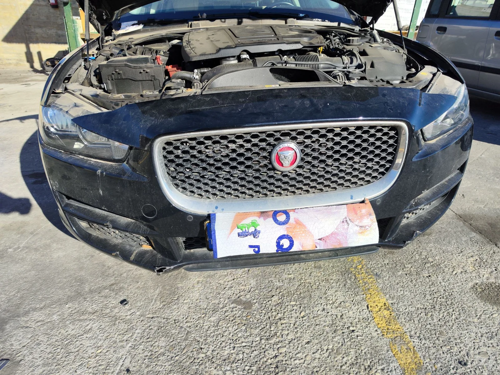 Foto de REJILLA DELANTERA JAGUAR XE 2.0 Turbo CAT (200 CV / 147 KW) referencia CX238A100AA