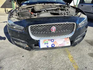 Foto de REJILLA DELANTERA JAGUAR XE 2.0  Turbo CAT (200 CV / 147 KW) referencia CX238A100AA