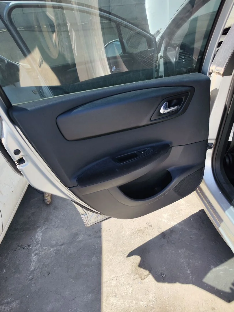 Foto de GUARNECIDO PUERTA TRASERA IZQUIERDA CITROEN C4 BERLINA 1.6 16V HDi (90 CV / 66 KW) referencia 9330XR