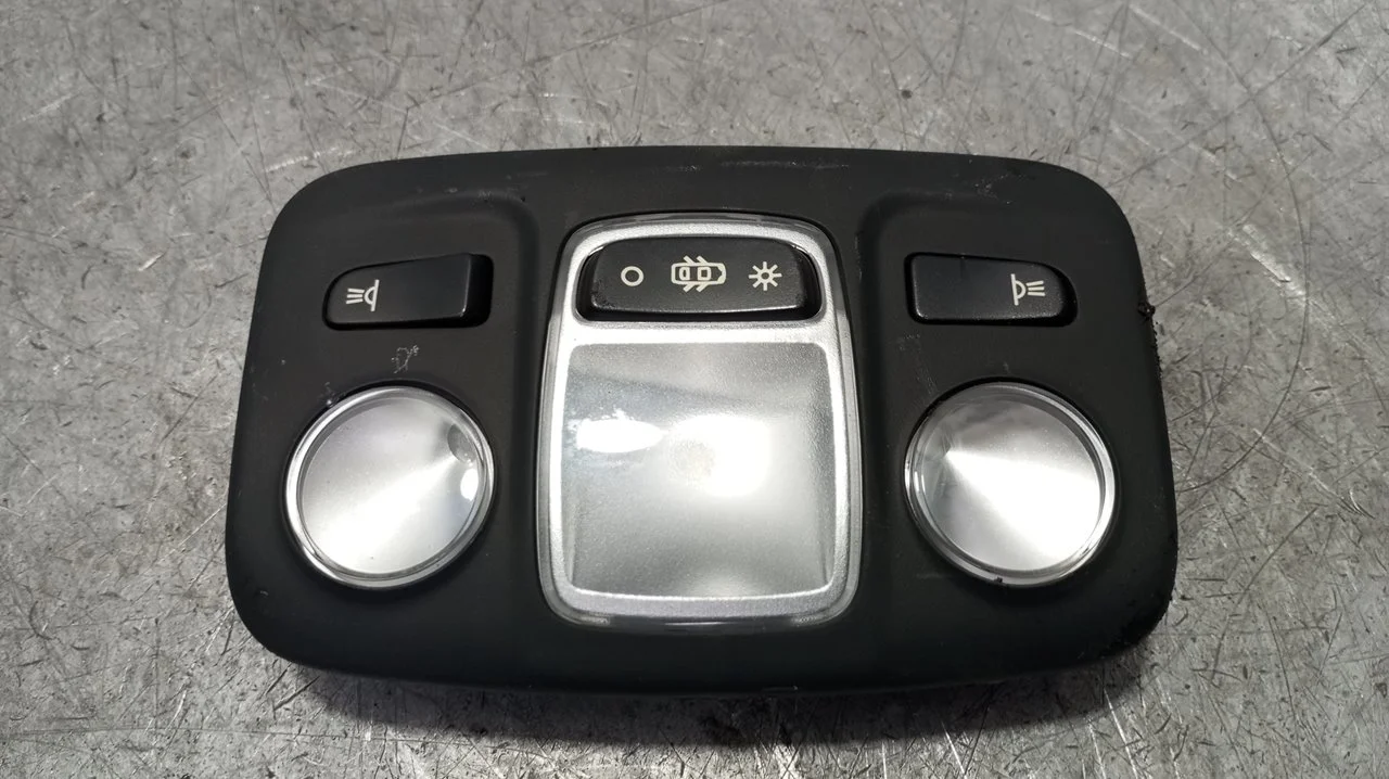 Foto de LUZ INTERIOR PEUGEOT 3008 1.5 Blue-HDI FAP (131 CV / 96 KW) referencia 96781444ZD
