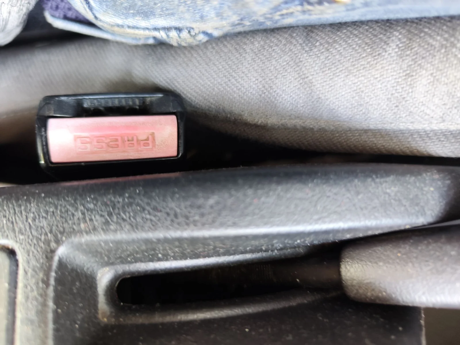 Foto de PRETENSOR AIRBAG IZQUIERDO PEUGEOT 307 (S1)(04.2001) 1.6 16V CAT (109 CV / 80 KW)