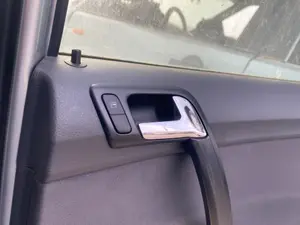 Foto de MANDO ELEVALUNAS TRASERO DERECHO VOLKSWAGEN POLO IV (9N3) 1.4 FSI (86 CV / 63 KW)