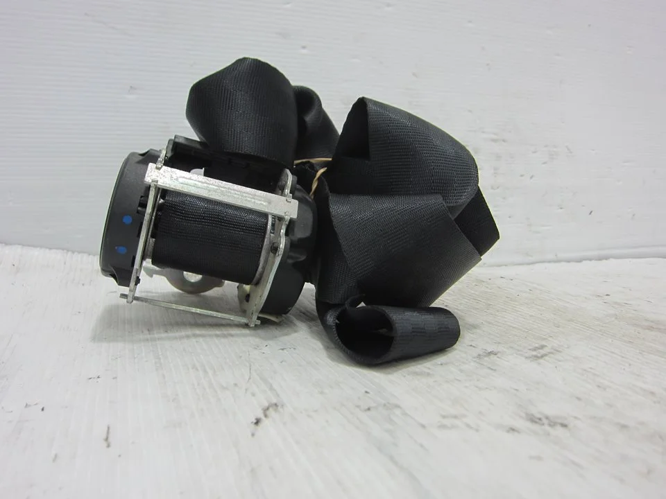 Foto de CINTURON SEGURIDAD TRASERO IZQUIERDO PEUGEOT 208 1.4 HDi FAP (68 CV / 50 KW) referencia 98063162XY