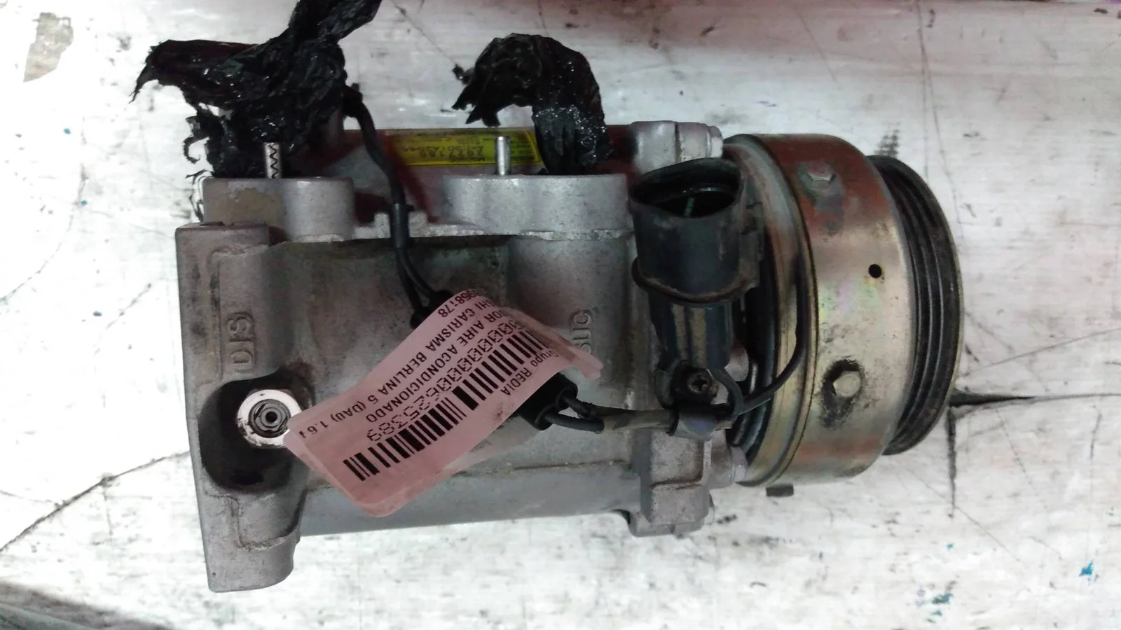 Foto de COMPRESOR AIRE ACONDICIONADO MITSUBISHI CARISMA BERLINA 5 (DA0) referencia MB958178