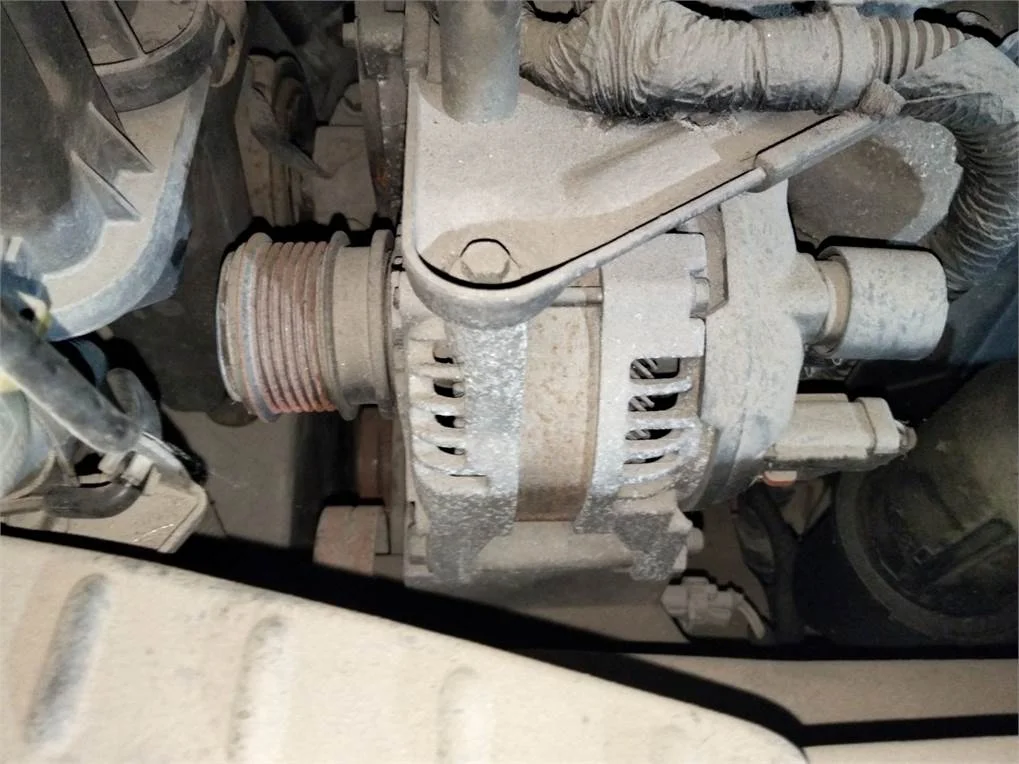 Foto de ALTERNADOR CHRYSLER VOYAGER (RG)