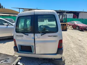 Foto de LUZ CENTRAL DE FRENO PEUGEOT PARTNER (S1)(07.1996) 1.9 Diesel (69 CV / 51 KW)