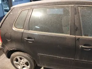 Foto de PUERTA TRASERA DERECHA VOLKSWAGEN POLO IV (9N1)