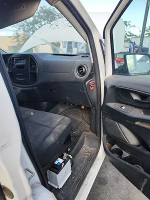 Foto de GOMAS CONTORNO PUERTA MERCEDES-BENZ VITO FURGÓN (447) 1.6 CDI CAT (114 CV / 84 KW) referencia A4477310700