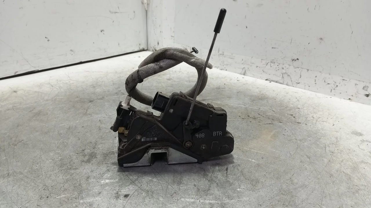 Foto de CERRADURA PUERTA DELANTERA DERECHA BMW SERIE 3 BERLINA (E46) 2.0 16V Diesel CAT (136 CV / 100 KW) referencia 51217011244