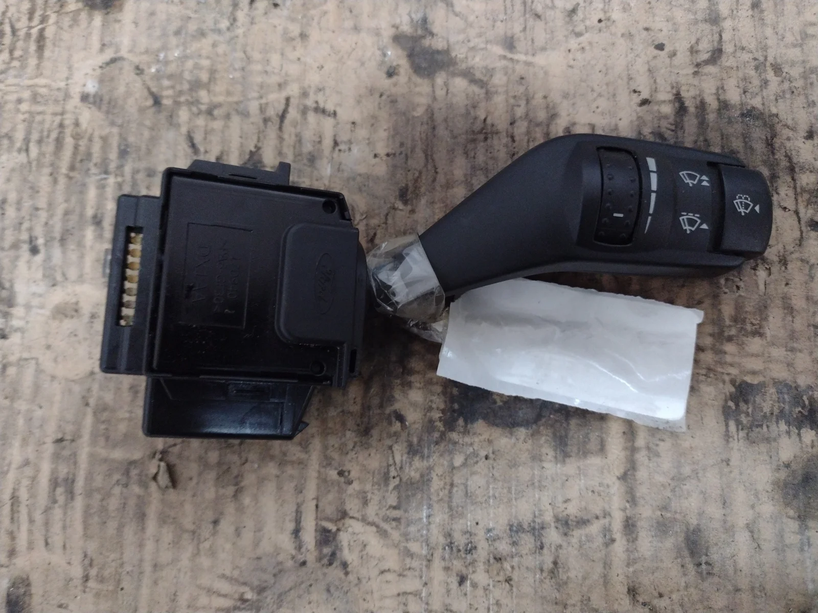 Foto de MANDO LIMPIA FORD FOCUS BERLINA (CAP) referencia 17D940
