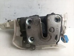 Foto de CERRADURA PUERTA DELANTERA DERECHA NISSAN CABSTAR referencia 80552AA20A foto 3