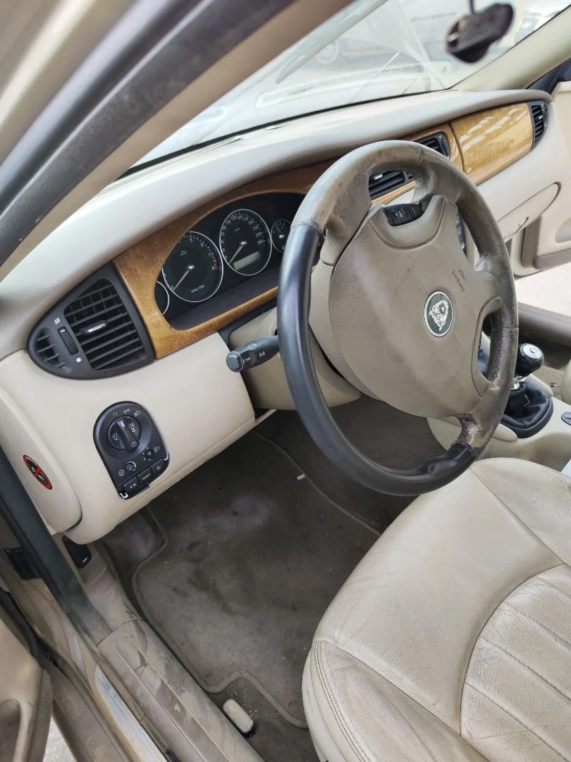 Foto de SALPICADERO JAGUAR X-TYPE 2.1 V6 24V CAT (156 CV / 115 KW)