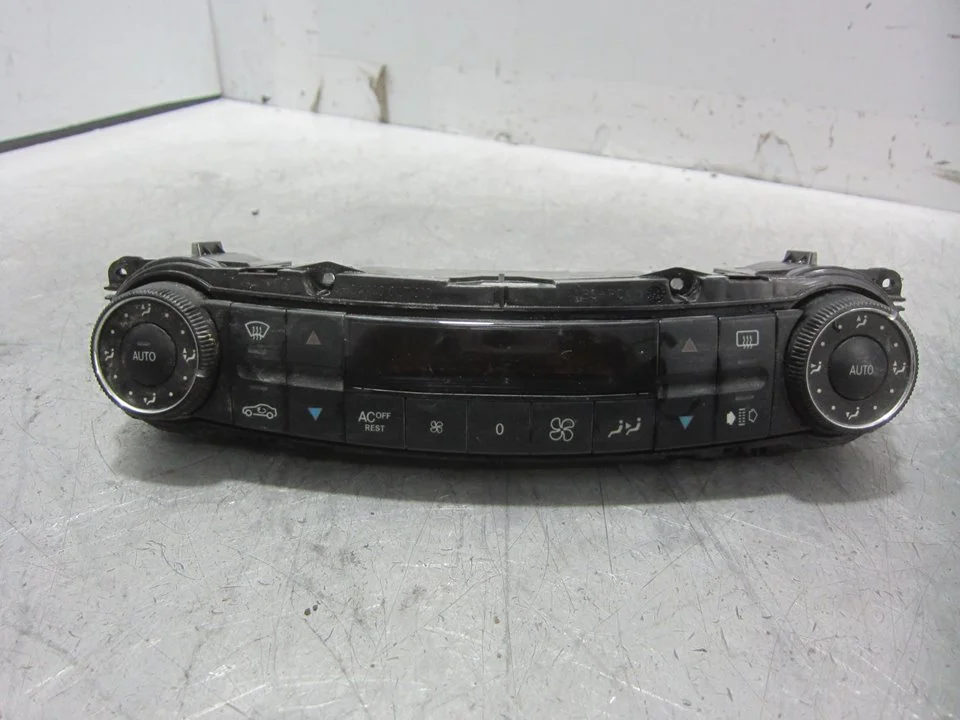 Foto de MANDO CLIMATIZADOR MERCEDES-BENZ CLASE C (BM 203) BERLINA 2.0 Compresor CAT (163 CV / 120 KW) referencia 2118300685
