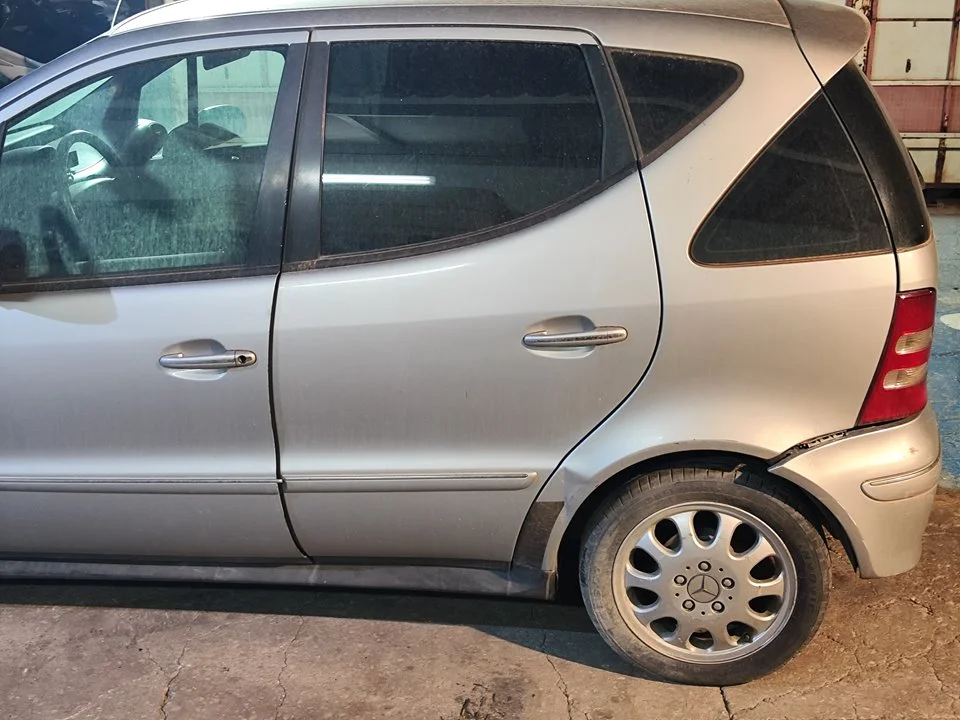 Foto de PUERTA TRASERA IZQUIERDA MERCEDES-BENZ CLASE A (BM 168) 1.7 CDI Diesel CAT (95 CV / 70 KW) referencia A1687301305