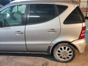 Foto de PUERTA TRASERA IZQUIERDA MERCEDES-BENZ CLASE A (BM 168) 1.7 CDI Diesel CAT (95 CV / 70 KW) referencia A1687301305