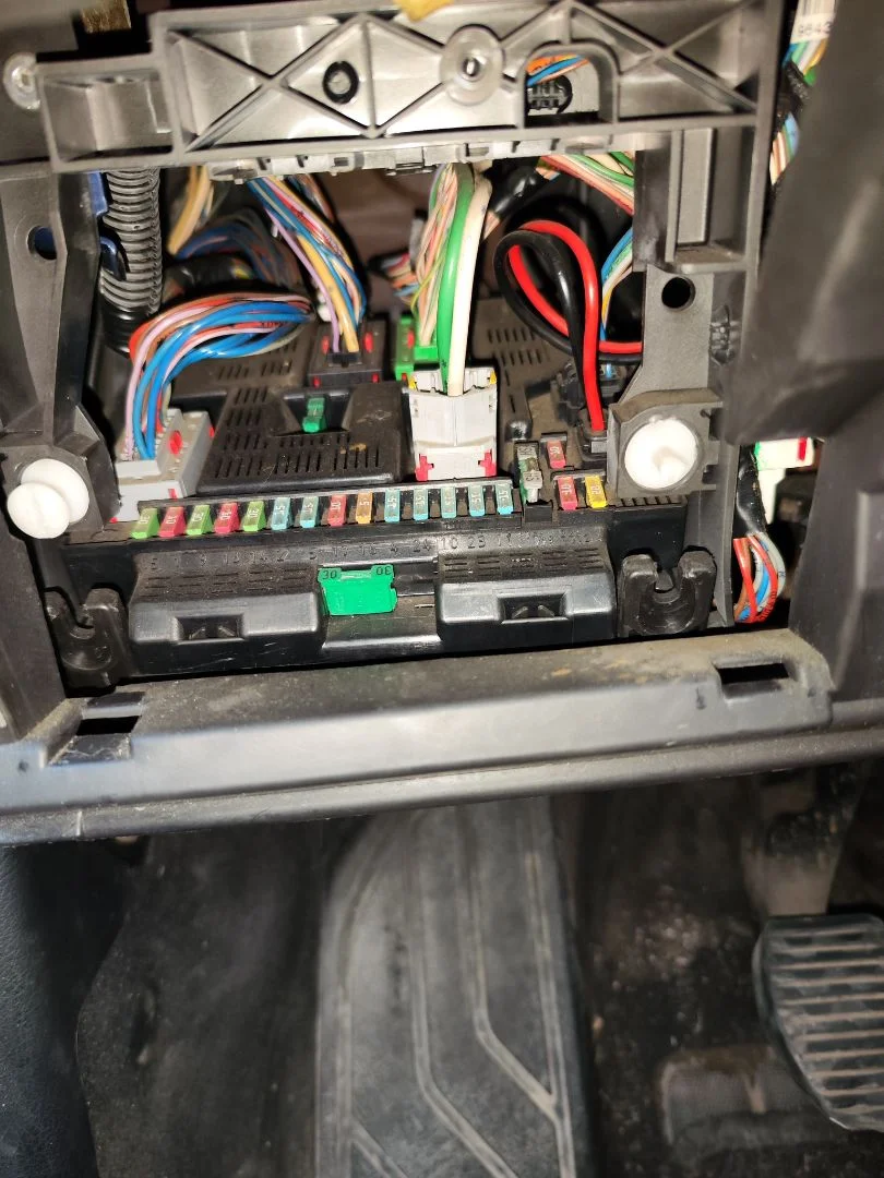 Foto de CAJA RELES / FUSIBLES PEUGEOT 307 (S1)(04.2001) 1.6 16V CAT (109 CV / 80 KW)