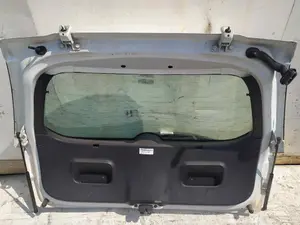Foto de GUARNECIDO PORTON TRASERO CITROEN C3 1.4 HDi (68 CV / 50 KW)