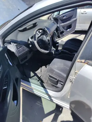 Foto de GOMAS CONTORNO PUERTA CITROEN C4 BERLINA 1.6 16V HDi (90 CV / 66 KW)