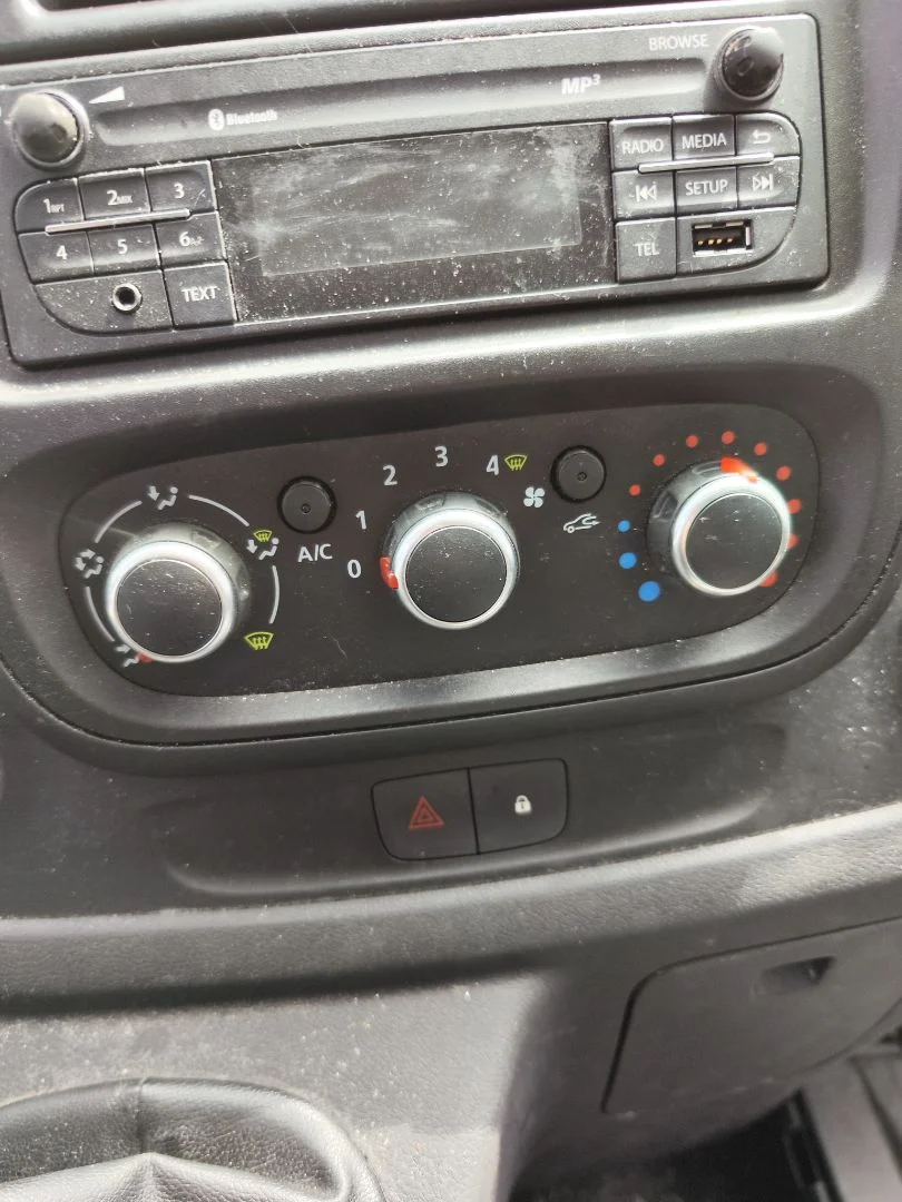Foto de MANDO CALEFACCION / AIRE ACONDICIONADO FIAT TALENTO FURGÓN (296) 2.0 Turbodiesel Ecojet (119 CV / 88 KW)