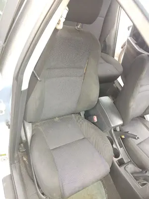 Foto de ASIENTO DELANTERO DERECHO TOYOTA COROLLA (E12) 1.4 16V CAT (97 CV / 71 KW) foto 2