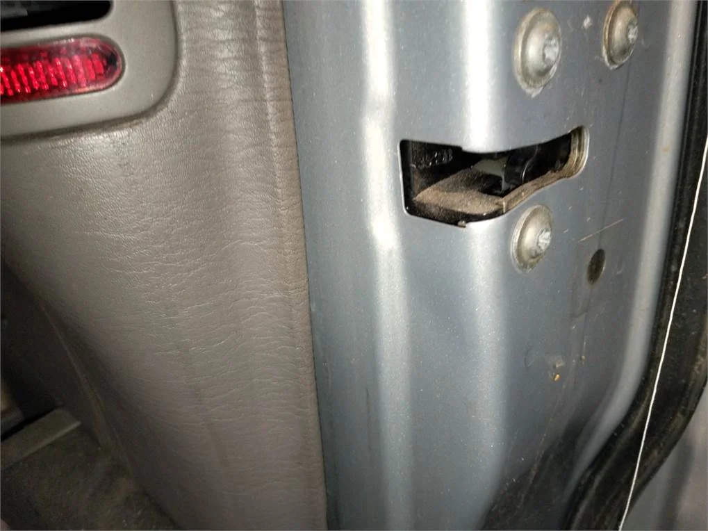 Foto de CERRADURA PUERTA DELANTERA DERECHA CHRYSLER VOYAGER (RG)
