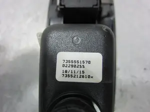 Foto de MANDO ELEVALUNAS TRASERO IZQUIERDO FIAT 500L (330) 1.3 16V JTD CAT (84 CV / 62 KW) referencia 7355551570 foto 3