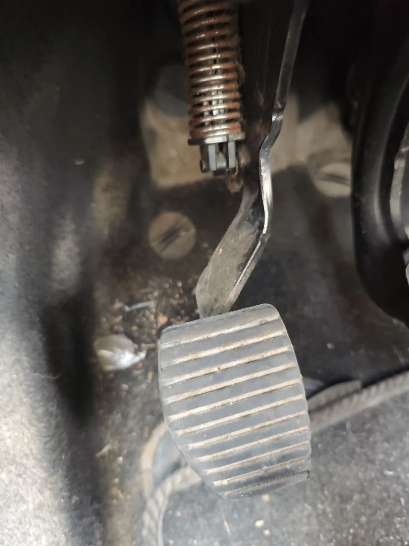 Foto de PEDAL EMBRAGUE PEUGEOT 207 1.4 HDi (68 CV / 50 KW)