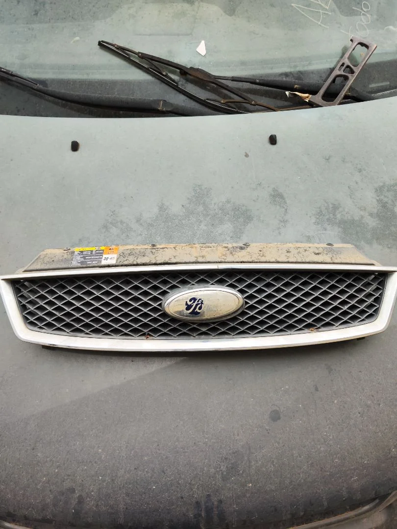 Foto de REJILLA DELANTERA FORD FOCUS C-MAX (CAP)(2003) 1.6 TDCi CAT (109 CV / 80 KW)