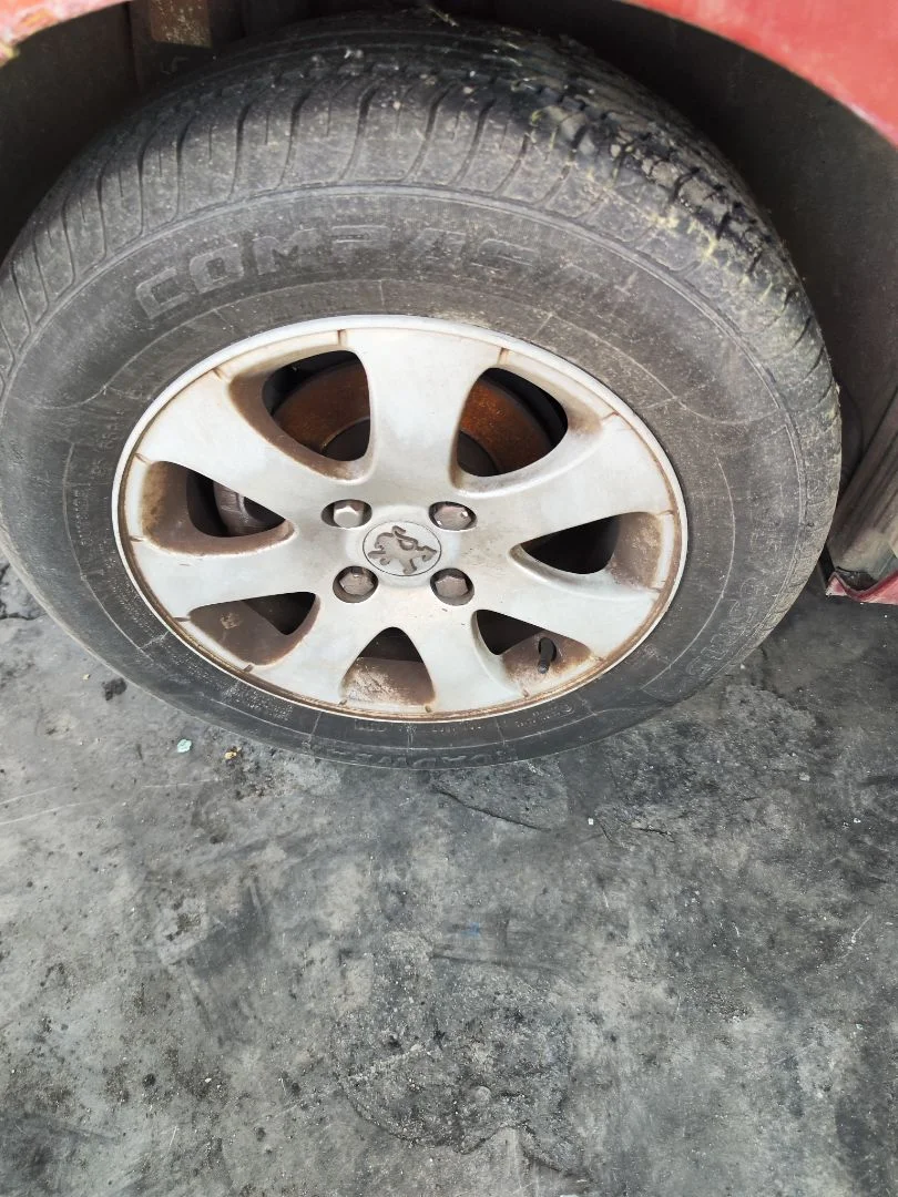 Foto de LLANTA PEUGEOT 307 (S1)(04.2001) 1.6 16V CAT (109 CV / 80 KW) referencia 5401J2
