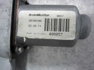 Foto de ELEVALUNAS DELANTERO DERECHO RENAULT CLIO III 1.5 dCi Diesel (68 CV / 50 KW) referencia 400857 foto 3