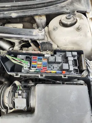 Foto de CAJA RELES / FUSIBLES VOLVO S60 BERLINA 2.4 Diesel (126 CV / 93 KW) referencia 9162439