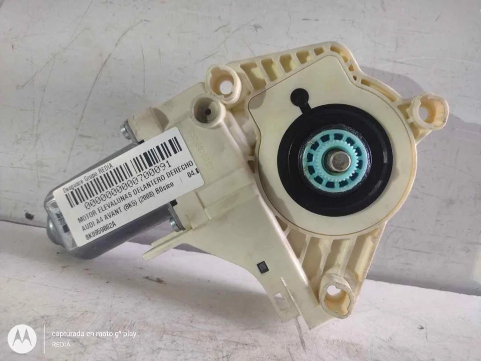 Foto de MOTOR ELEVALUNAS DELANTERO DERECHO AUDI A4 AVANT (8K5) 2.0 16V TDI (143 CV / 105 KW) referencia 8K0959802A