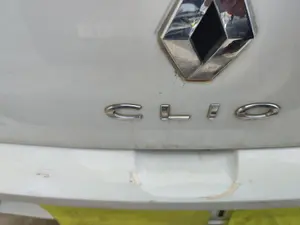 Foto de PANEL TRASERO RENAULT CLIO III 1.5 dCi Diesel FAP (75 CV / 55 KW)