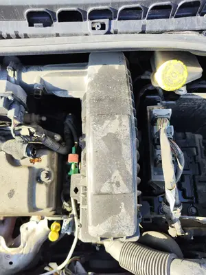 Foto de CAJA FILTRO AIRE CITROEN C4 BERLINA 2.0 16V CAT (RFJ / EW10A) (140 CV / 103 KW) referencia 1420P9 foto 2