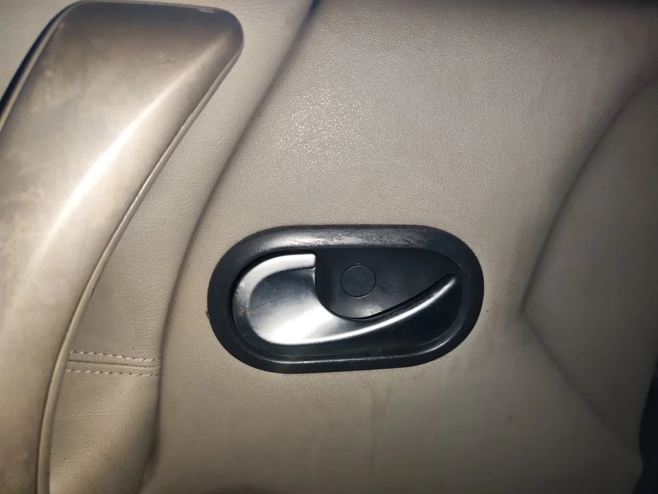 Foto de MANETA INTERIOR DELANTERA IZQUIERDA RENAULT SCENIC II (JM) 1.9 dCi Diesel (120 CV / 88 KW) referencia 8200028487