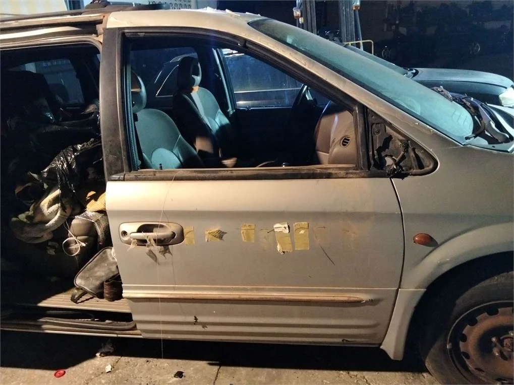 Foto de PUERTA DELANTERA DERECHA CHRYSLER VOYAGER (RG)