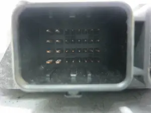 Foto de CENTRALITA MOTOR UCE RENAULT TRAFIC II FURGÓN referencia 8200546983 foto 6